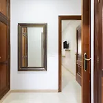 New Bright And Central With 2 Bedrooms شقة *