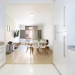 شقة New Bright And Central With 2 Bedrooms *