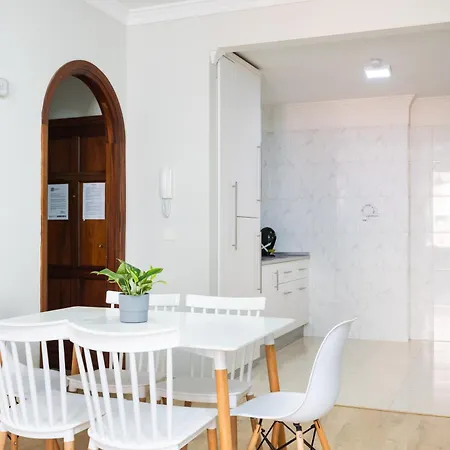 New Bright And Central With 2 Bedrooms