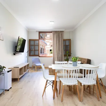 New Bright And Central With 2 Bedrooms דירה *