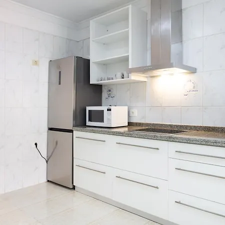 New Bright And Central With 2 Bedrooms דירה