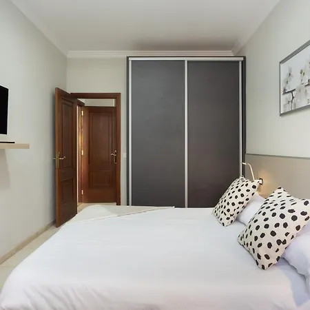 New Bright And Central With 2 Bedrooms *