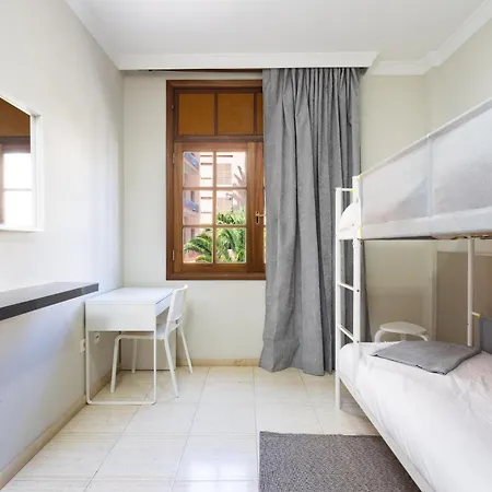 New Bright And Central With 2 Bedrooms Apartment *